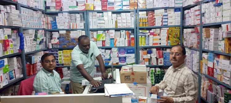 Ballia: नारकोटिक्स के दवाओं की बिक्री की शिकायत पर छापेमारी