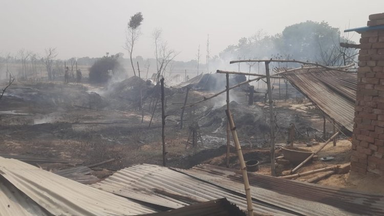 Ballia: भीषण आग से 24 परिवारों के आशियाने हुए राख